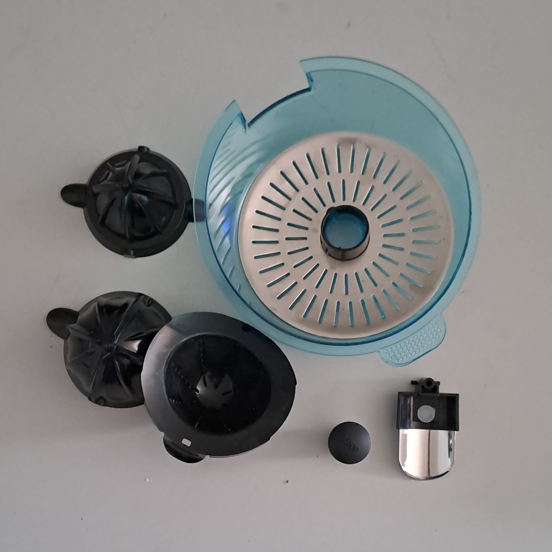 Storctor electric cu braț Cecotec EssentialVita Hyden 600, 600 W, inox, 2 conuri, sistem anti-picurare, prezintă urme de utilizare - RESIGILAT - imagine 2