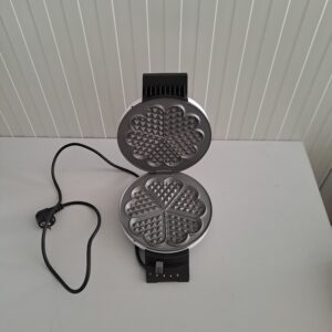 Aparat de vafe Cloer 171 pentru vafe în formă de inimă, 930 W, diametru 16 cm, alb - RESIGILAT