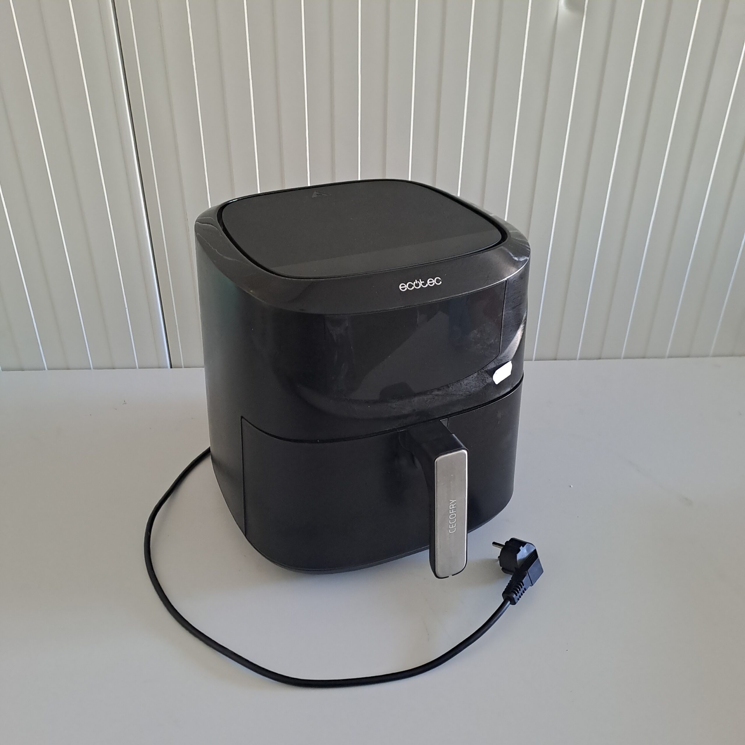 Friteuză cu aer cald Cecotec Cecofry Absolute 7600, 7.6L, 2000W, digitală, 8 programe, TouchPad, tehnologie PerfectCook, neagră - RESIGILAT